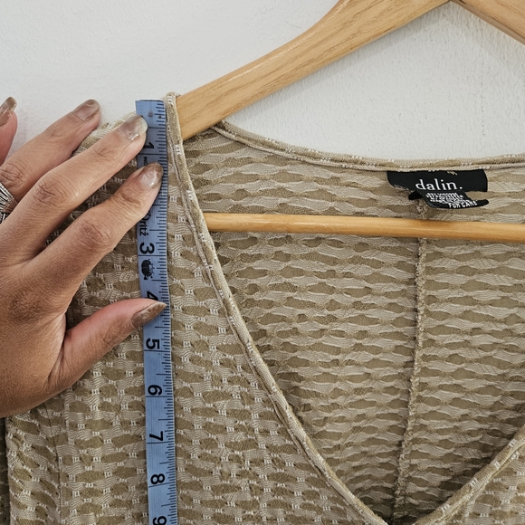 Dalin Women's Top Textured Boho Asymmetrical Hem Blouse - Picture 7 of 13